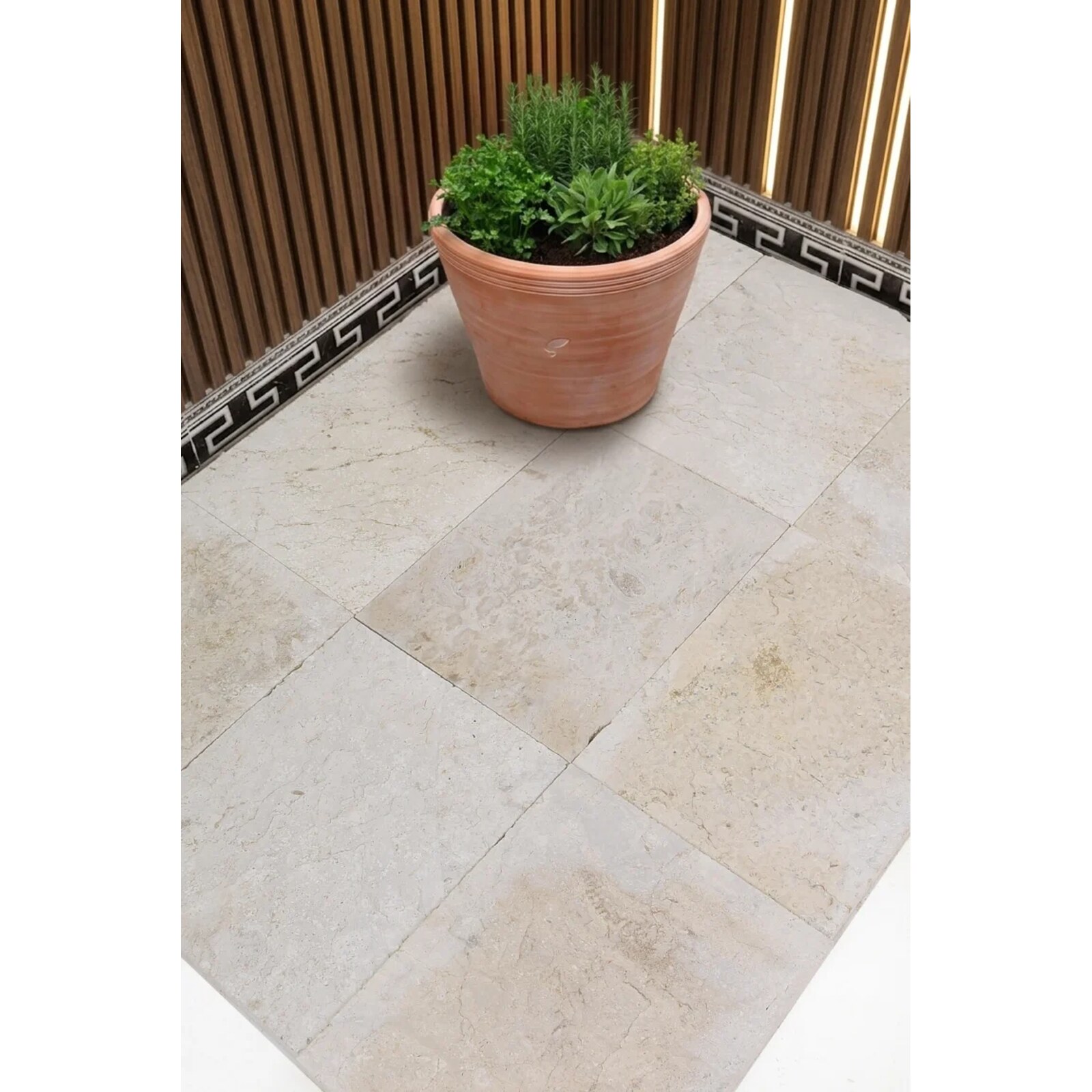 Crema Aurora – Sawn / Natural Finish