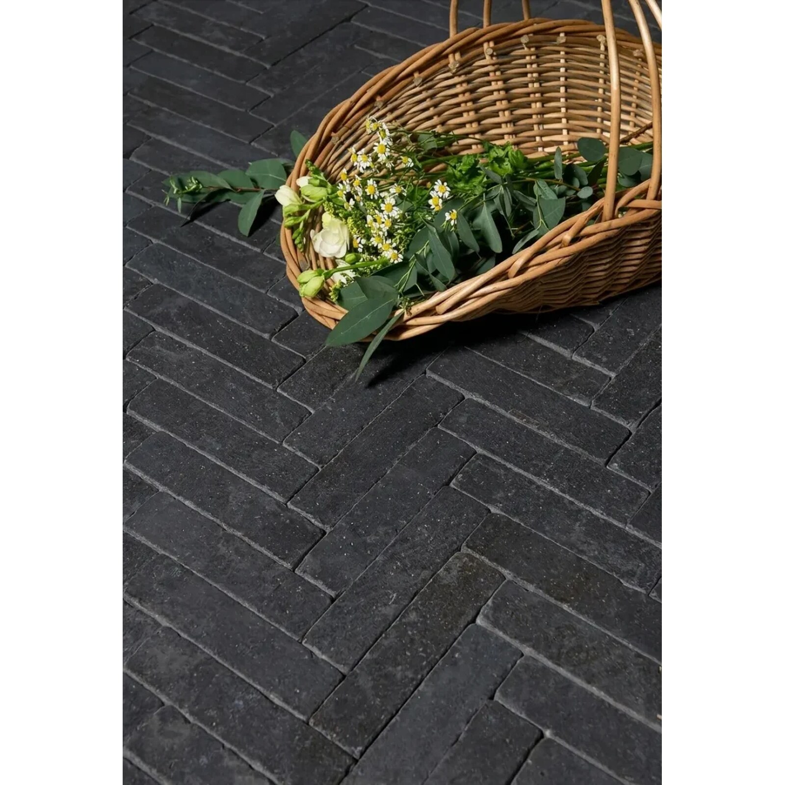Black Basalt Plank Setts – Brushed (8″ × 2″ × 2″)